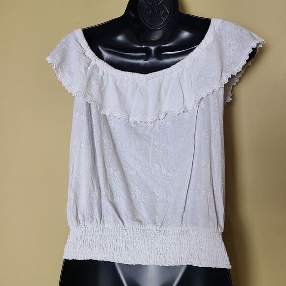 Roommates Ruffled Neckline Top   - Picture 5 of 8